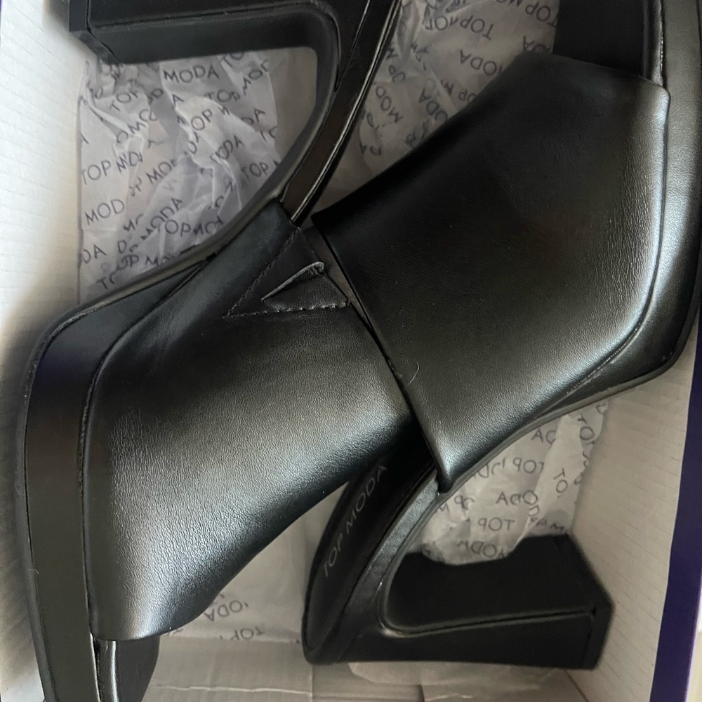 Black Heels - Picture 3 of 4